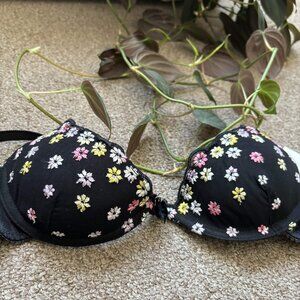 NWT daisies rare bra from New York 34A